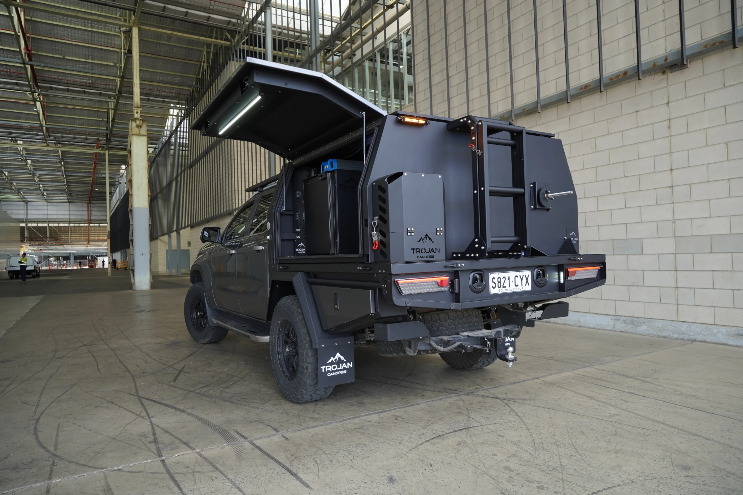 Alloy Tray and Canopy package on VW Volkswagen Amarok from rear passenger side
