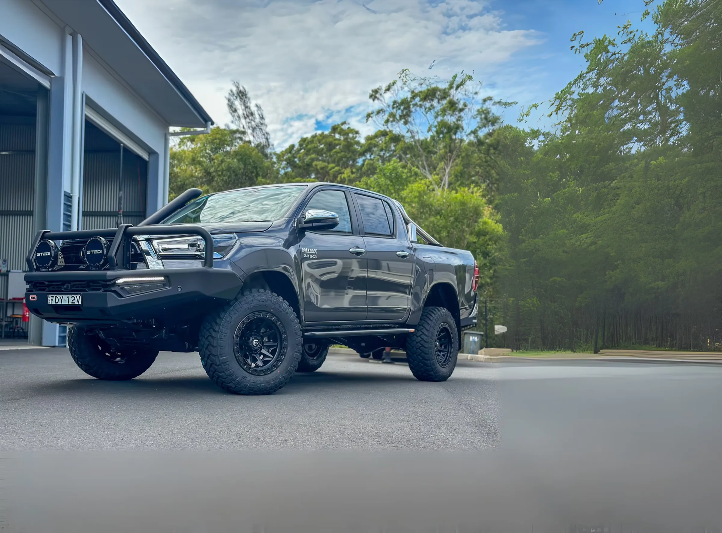 MNC 4x4 Outfitters Hilux